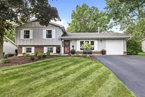 135 Pebblecreek Dr, Lake Zurich, IL 60047