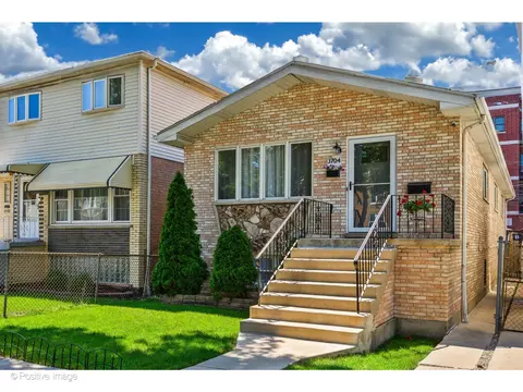 3704 N Troy St, Chicago, IL 60618