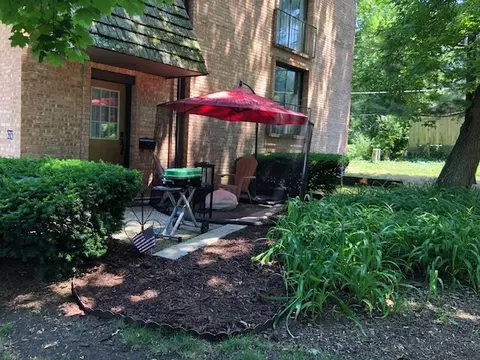 474 W Russell St, Barrington, IL 60010