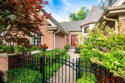 22 Graystone Ln, North Barrington, IL 60010