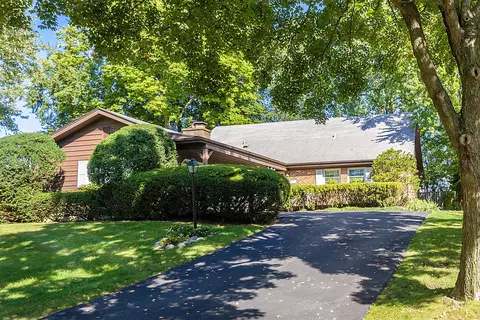 354 W Rosalie Ln W, Palatine, IL 60074