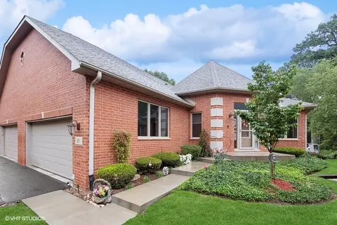 17 Billy Casper Ln, Midlothian, IL 60445