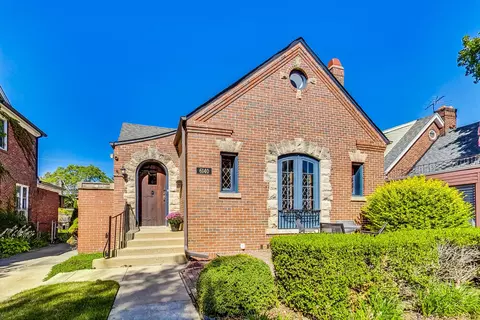 6140 N Kilbourn Ave, Chicago, IL 60646