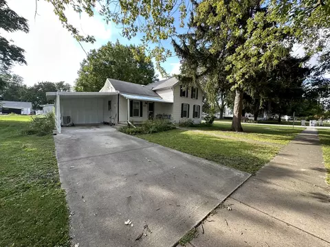 511 N Center St, Gridley, IL 61744 photo 2