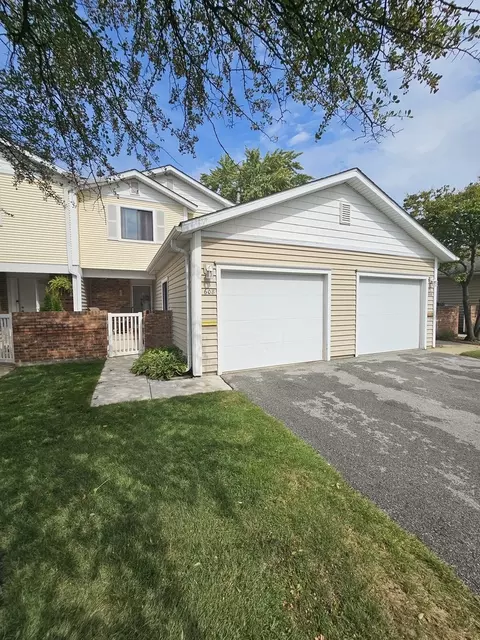 608 Bayview Pt, Schaumburg, IL 60194