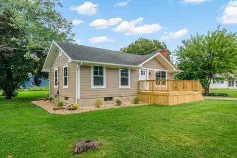 512 Tally St, Earlville, IL 60518
