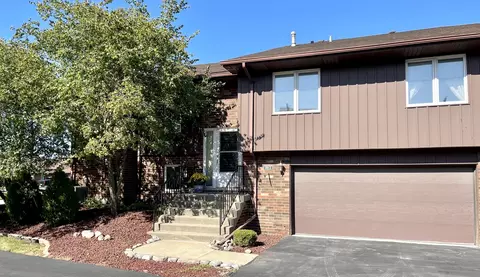 8913 Riviera Pkwy, Orland Park, IL 60462