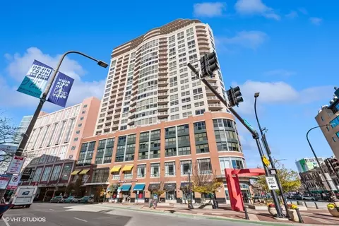 807 Davis St #2012, Evanston, IL 60201