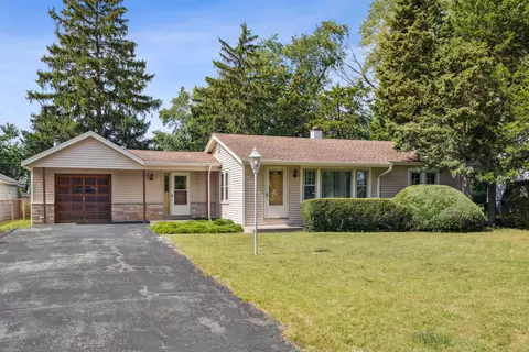 414 Spruce Ave, Bensenville, IL 60106