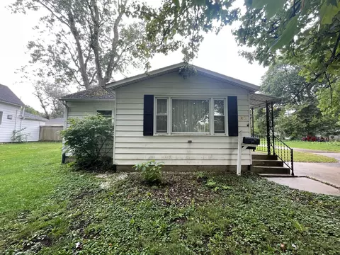 645 E Young Ave, Hoopeston, IL 60942 photo 2