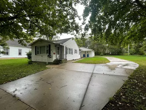 645 E Young Ave, Hoopeston, IL 60942 photo 5