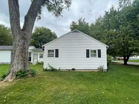 645 E Young Ave, Hoopeston, IL 60942 photo 27