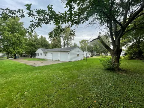 645 E Young Ave, Hoopeston, IL 60942 photo 26