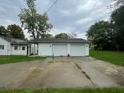 645 E Young Ave, Hoopeston, IL 60942 photo 28