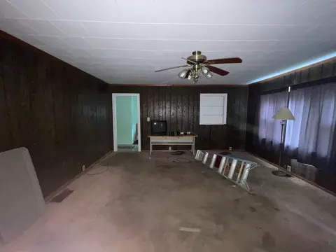 645 E Young Ave, Hoopeston, IL 60942 photo 7