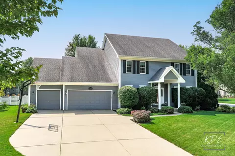 1032 Hamlet Rd, Naperville, IL 60564