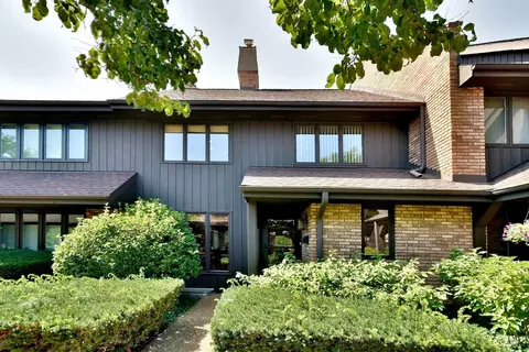 1912 Mission Hills Ln, Northbrook, IL 60062