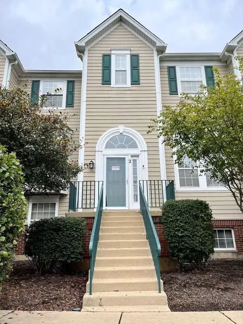 2428 Courtyard Cir #2, Aurora, IL 60506