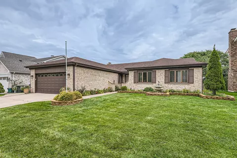 2619 N Douglas Ave, Arlington Heights, IL 60004
