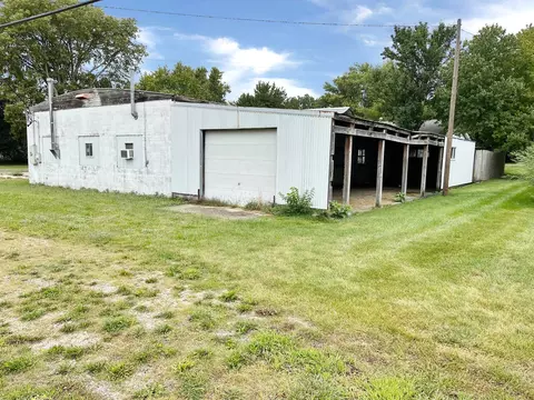 202 E North St, Colfax, IL 61728 photo 5