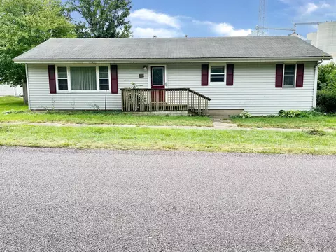 202 E North St, Colfax, IL 61728