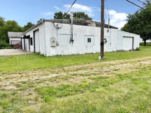 202 E North St, Colfax, IL 61728 photo 4