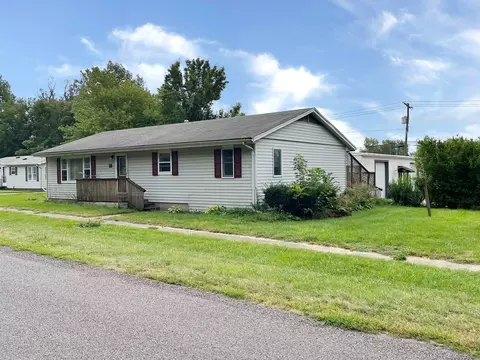 202 E North St, Colfax, IL 61728 photo 3