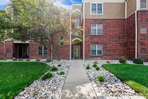 120 Glengarry Dr #310, Bloomingdale, IL 60108