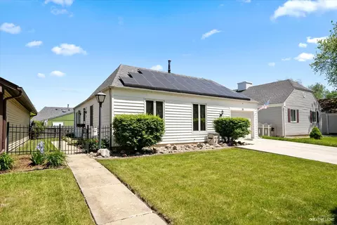 32 Afton Dr, Montgomery, IL 60538