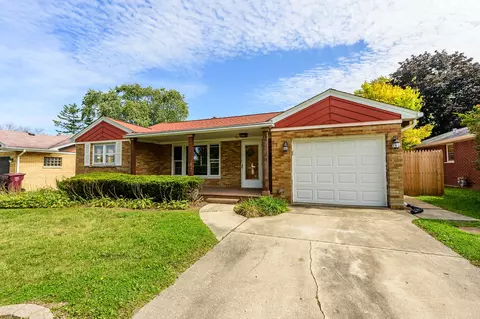 811 Macarthur Dr, Chicago Heights, IL 60411