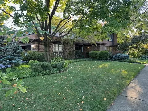 1341 Gordon Ter, Deerfield, IL 60015