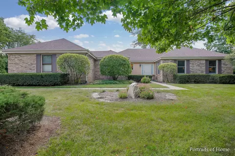 28 W121 Cantigny Dr, Winfield, IL 60190