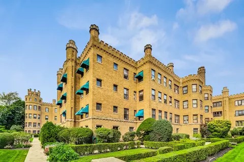 2416 W Greenleaf Ave #1, Chicago, IL 60645