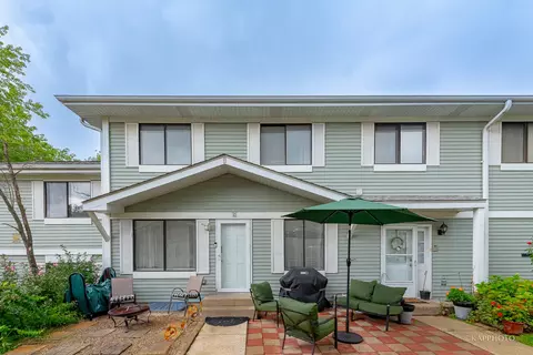 2 S734 Winchester Cir W #2, Warrenville, IL 60555