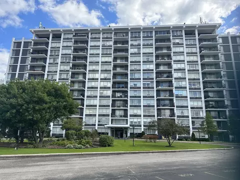 8815 W Golf Rd #8F, Niles, IL 60714