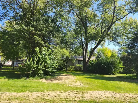 824 Ogden Rd, New Lenox, IL 60451