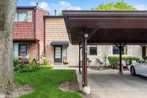 1790 Delaware Trl, Wheeling, IL 60090