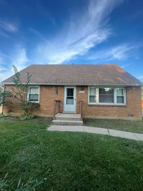 8125 S 85th Ct, Justice, IL 60458