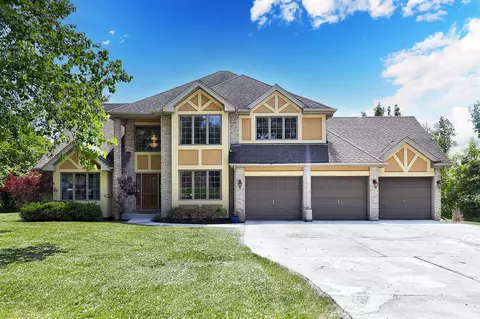 3307 E Forestview Trl, Crete, IL 60417