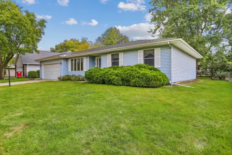 614 Bellerieve Dr, Champaign, IL 61822