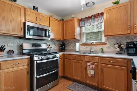 5802 Emerald Pointe Dr, Plainfield, IL 60586 photo 7