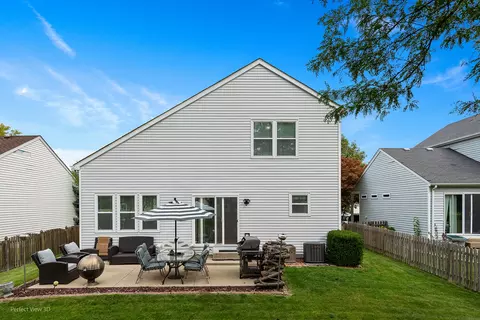 5802 Emerald Pointe Dr, Plainfield, IL 60586 photo 2
