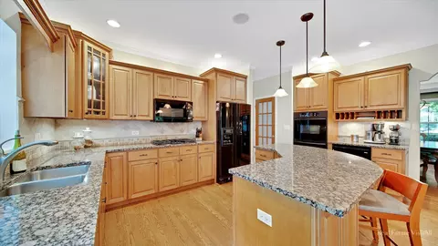 434 Giles Ct, Bartlett, IL 60103 photo 11