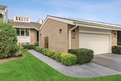 203 Briarwood Loop, Oak Brook, IL 60523
