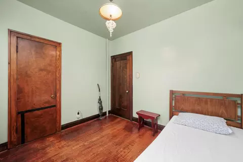 6747 S Artesian Ave, Chicago, IL 60629 photo 9