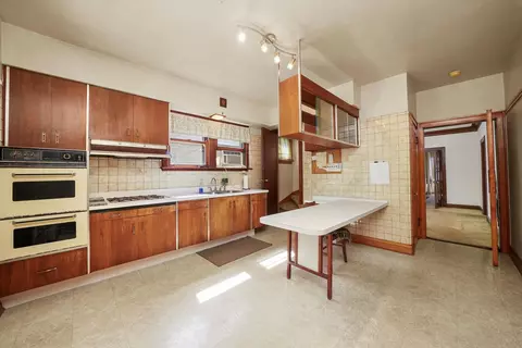 6747 S Artesian Ave, Chicago, IL 60629 photo 12
