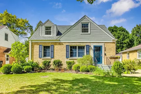 420 N Emerson St, Mount Prospect, IL 60056