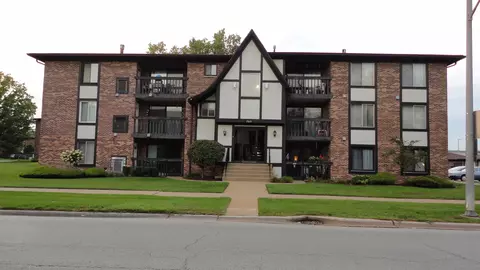 13651 Lamon Ave #B8, Crestwood, IL 60418