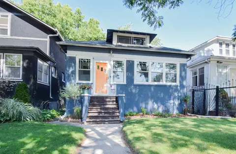 1720 W Arthur Ave, Chicago, IL 60626