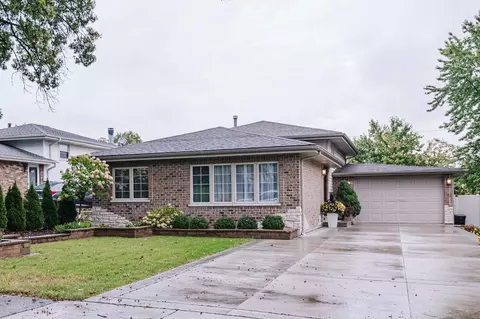 9335 S 83rd Ct, Hickory Hills, IL 60457